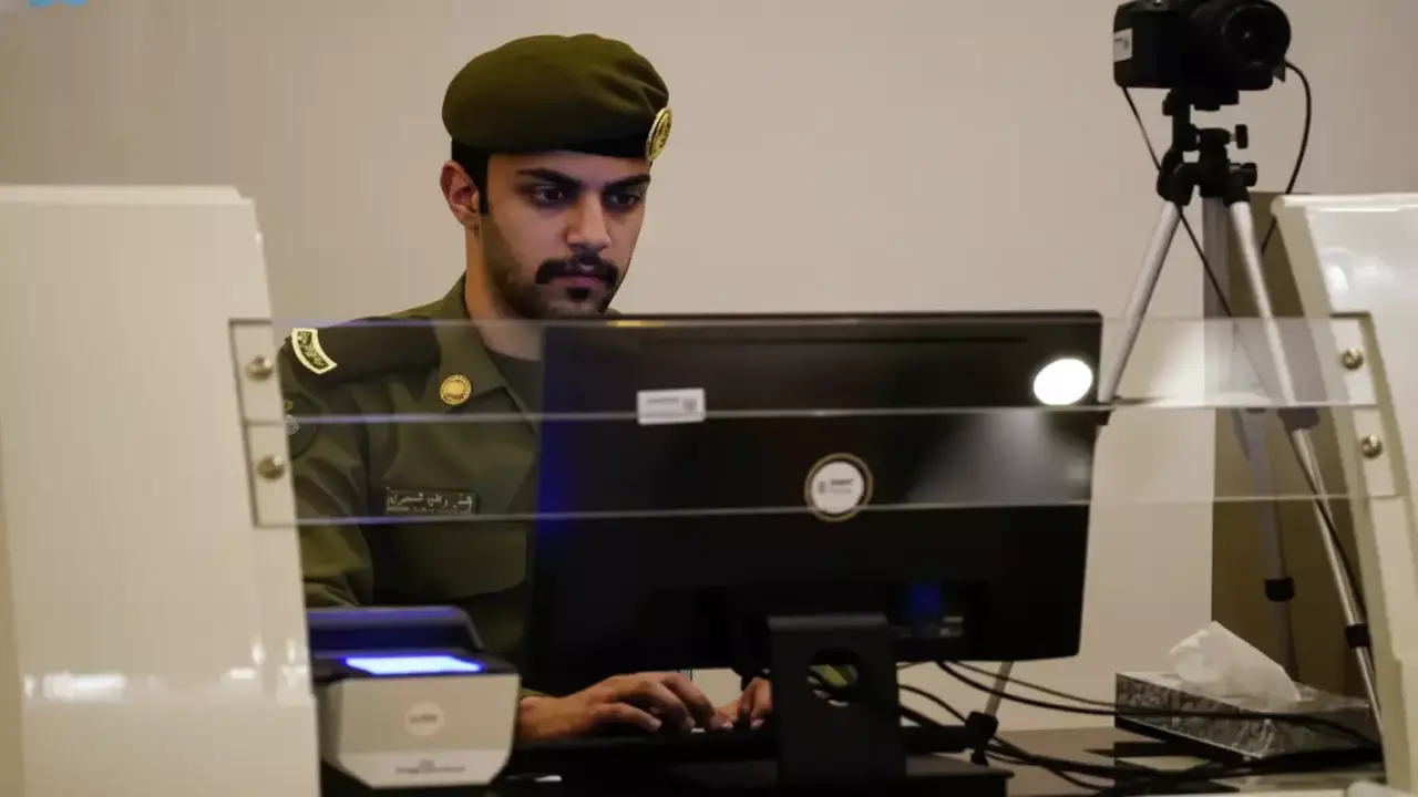 إلغاء الإقامات الورقية في السعودية يوفر 200 مليون ساعة سنوياً لـ13 مليون مقيم